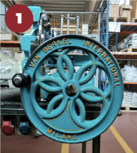 Machine à volant à changement de couleur