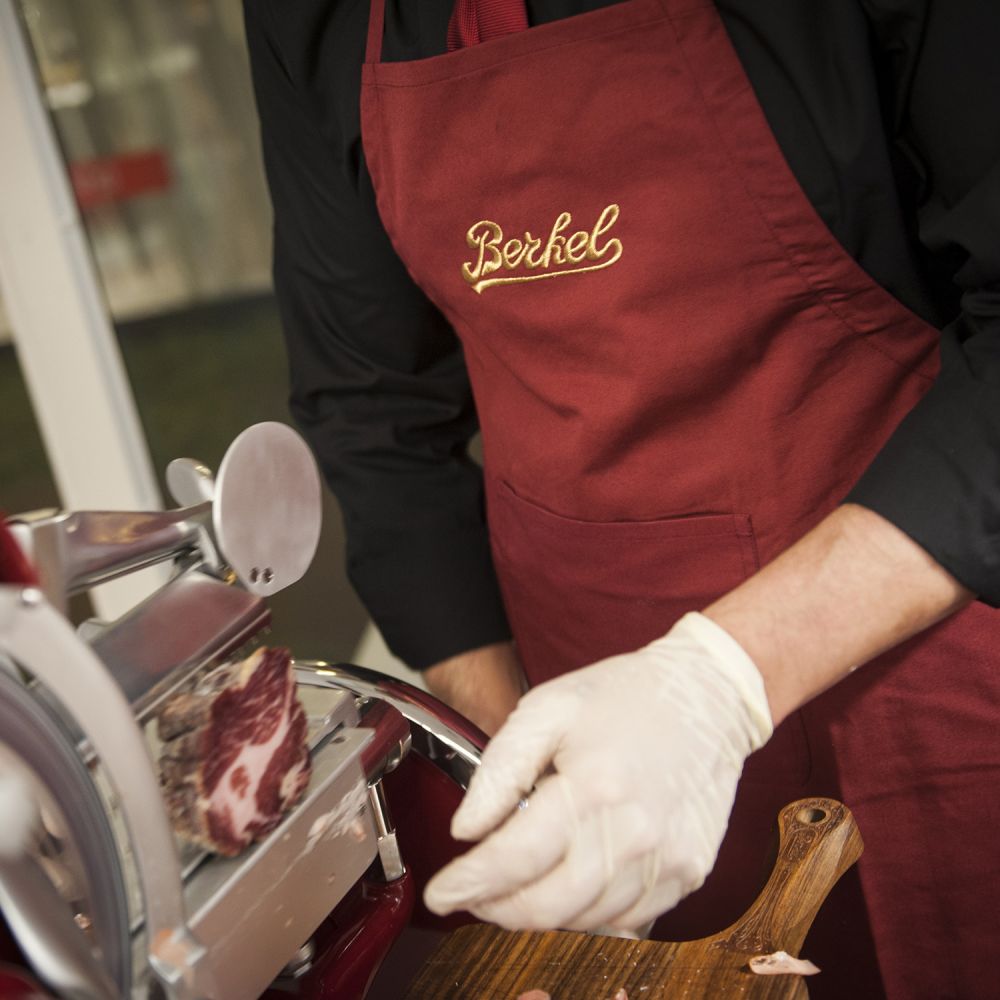 Tablier Rouge avec logo Berkel – Image 3