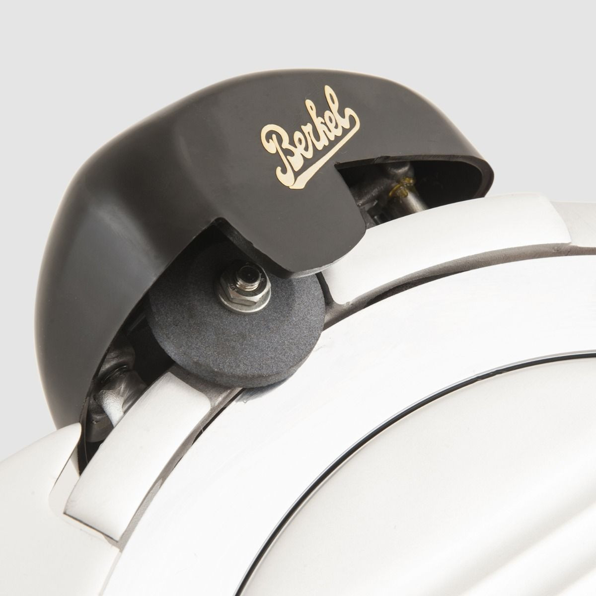 Red Line 250 Blanc – Image 6